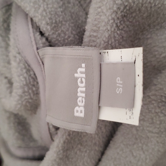Grey Bench brand pull over hoody with kangaroo pocket size S - Picture 3 of 3